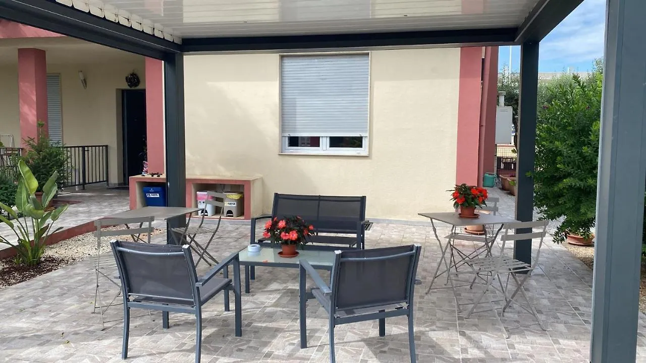 Bed&Breakfast Villa Nora Quartu SantʼElena 0*,  Italië